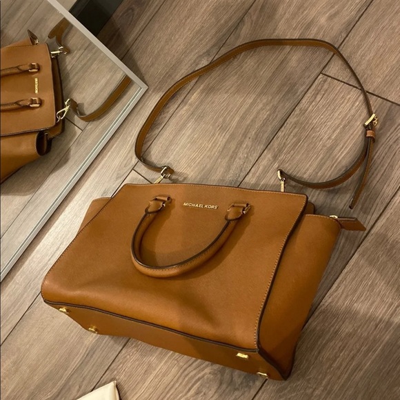 Michael Kors MK Selma LG in Dark Khaki - Picture 6 of 9